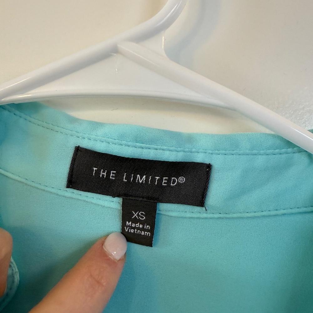 The Limited lightweight button down - Picture 2 of 2